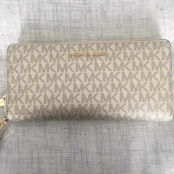Michael Kors Handbags - NWT! Michael Kors wallet